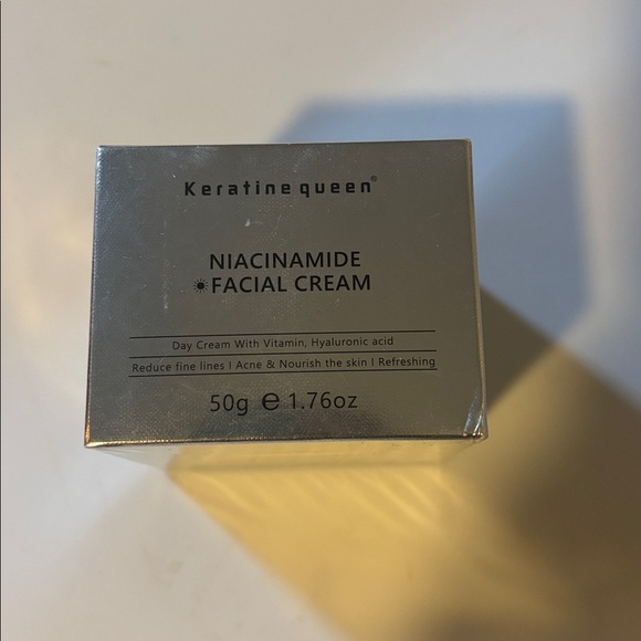 keratine queen Other - Keratine Queen Niacinamide Facial day Cream with Hyaluronic acid - Silver box